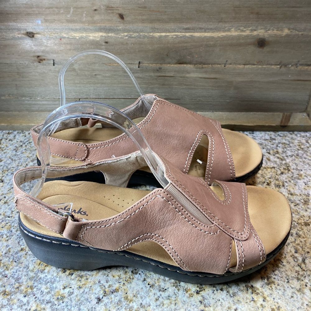 ✅Clarks sling back small wedge sandals